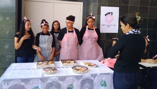 Estudantes apresentaram a empresa de rosquinhas confeitadas, conhecidas como 